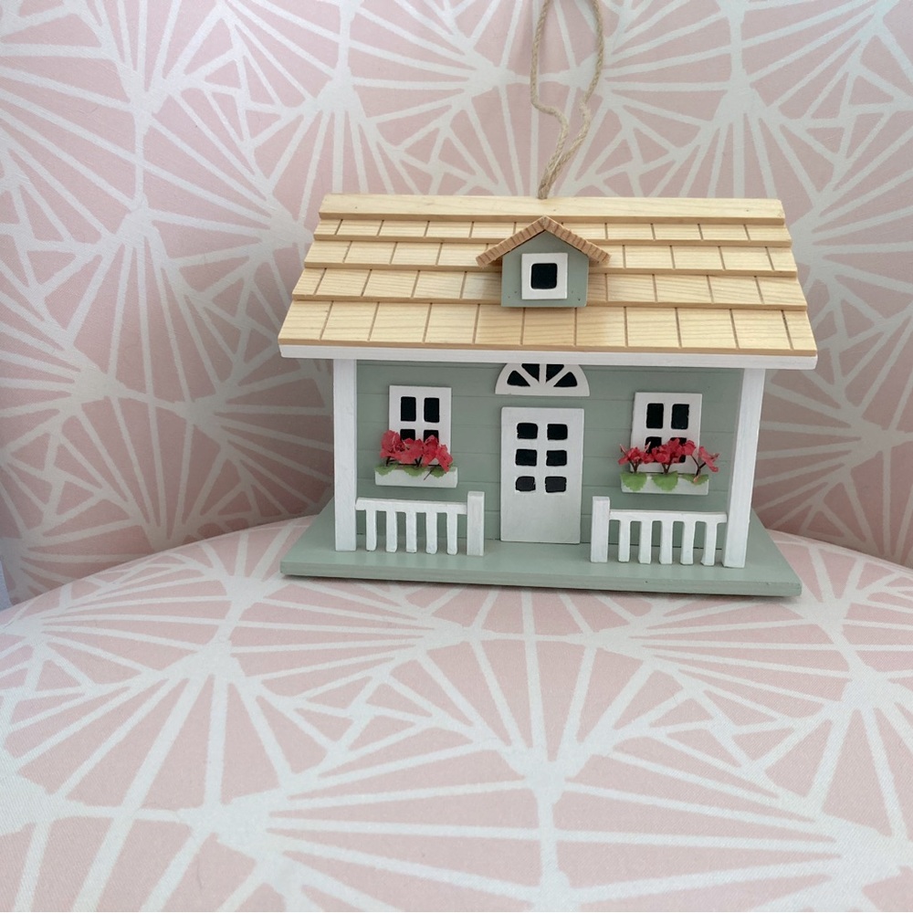 New, never used adorable little bird house.